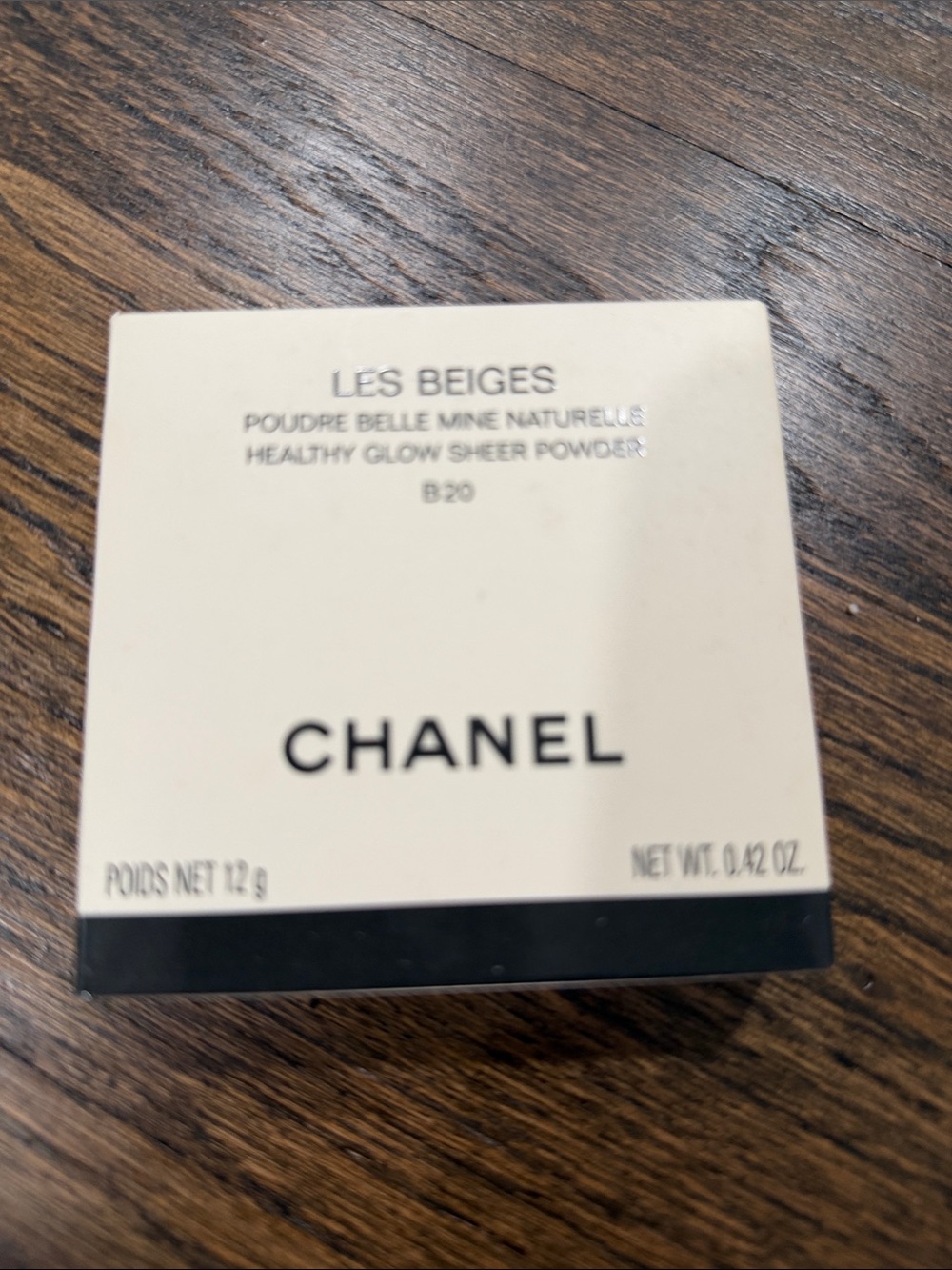 CHANEL Les Beiges Healthy Glow Sheer Powder B20 - Cream and Black